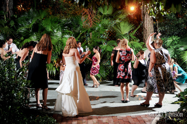 Best Courtyard Lake Lucerne - IW Phillips House Wedding photographer - Sandra Johnson (SJFoto.com)